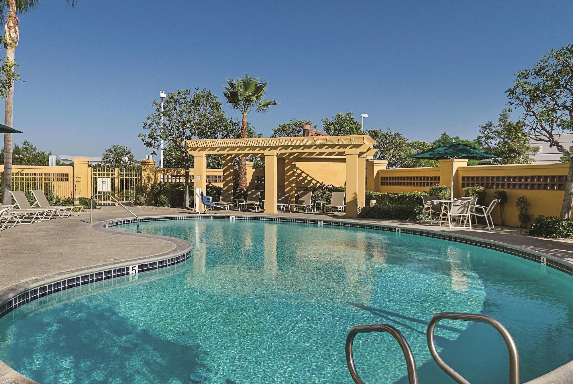 La Quinta Inn & Suites By Wyndham Ontario Airport Εξωτερικό φωτογραφία