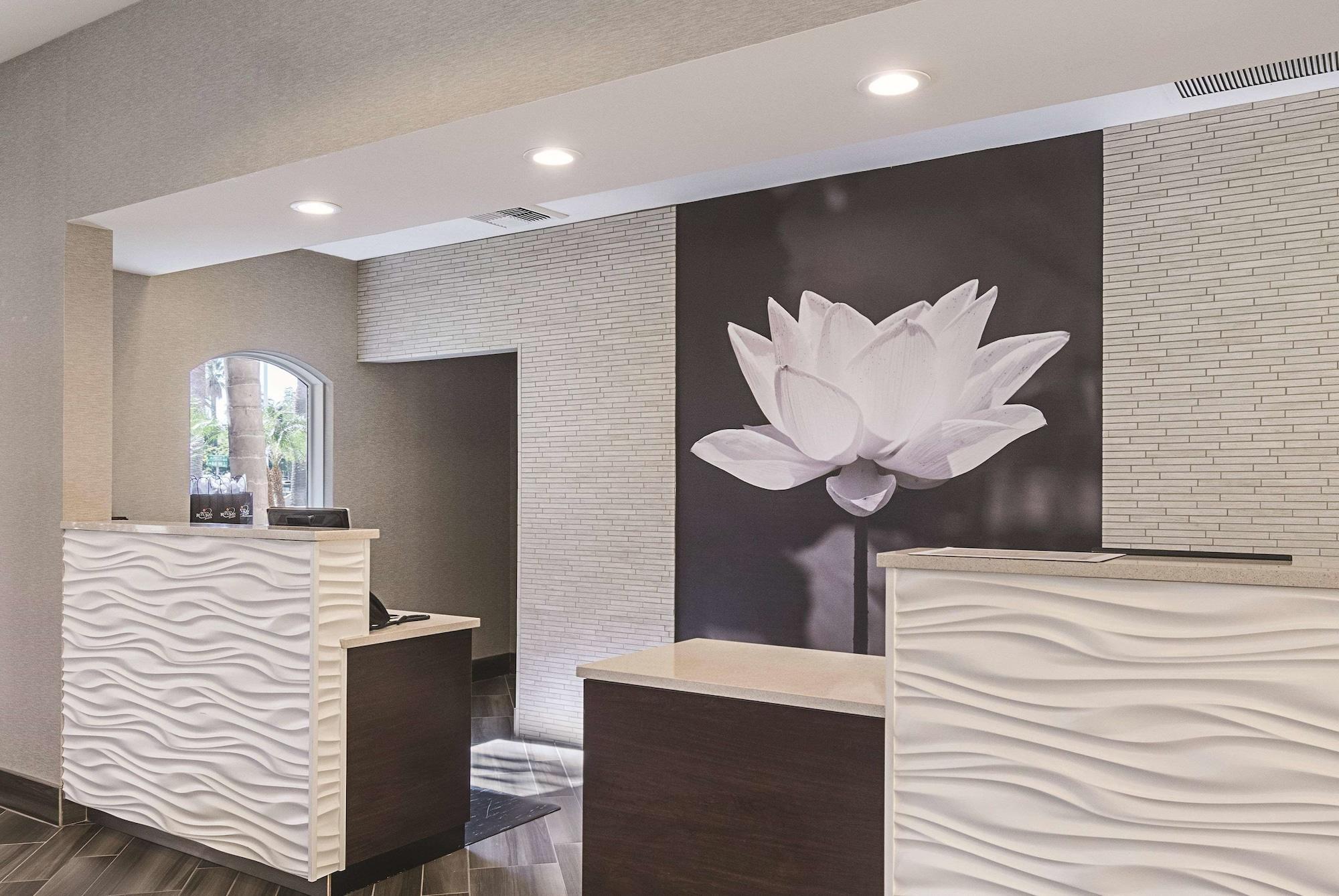 La Quinta Inn & Suites By Wyndham Ontario Airport Εξωτερικό φωτογραφία