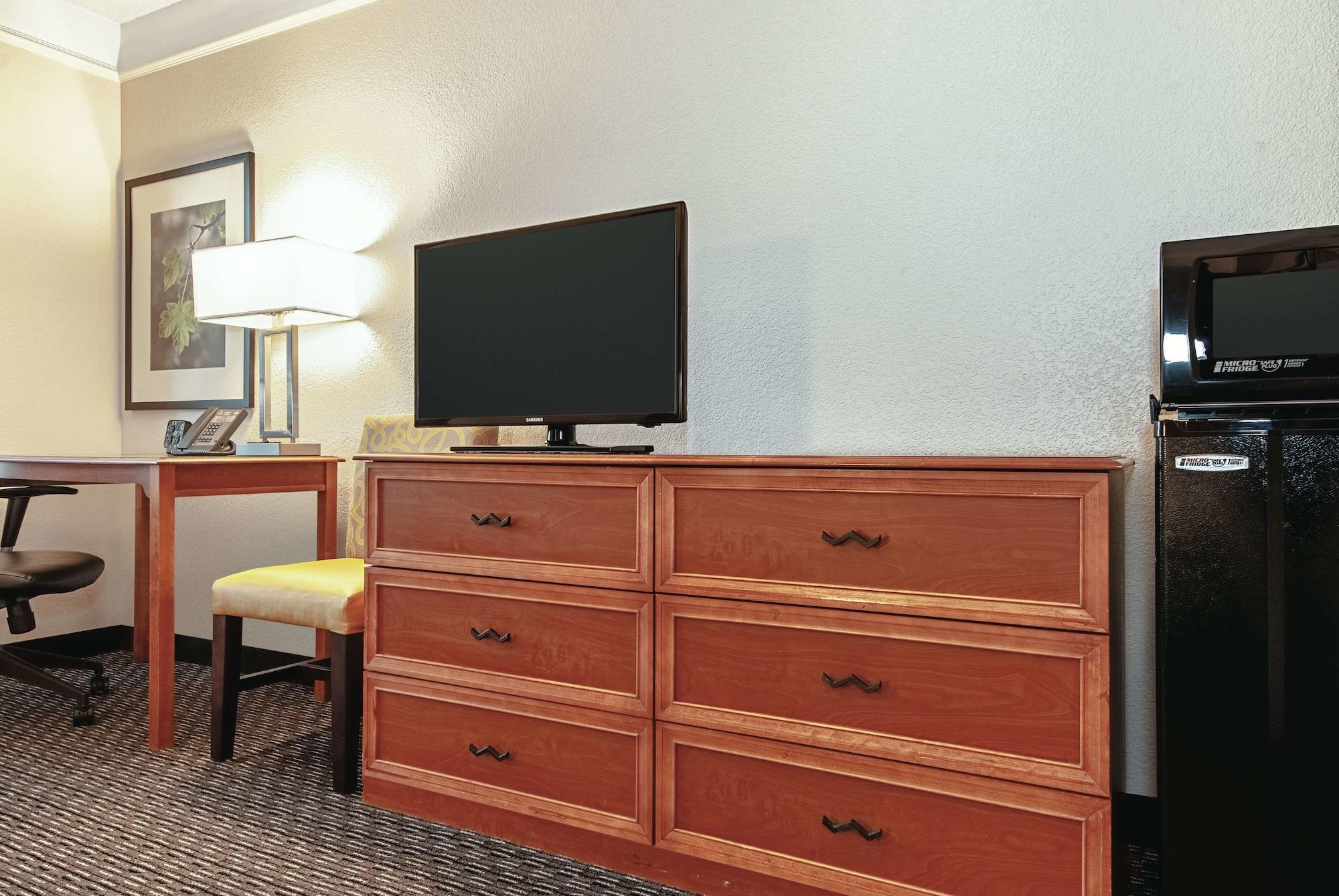 La Quinta Inn & Suites By Wyndham Ontario Airport Εξωτερικό φωτογραφία